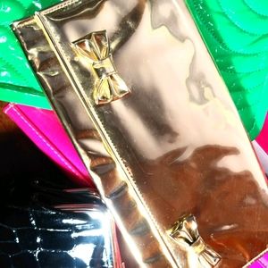 Vintage metallic gold clutch w/ bows